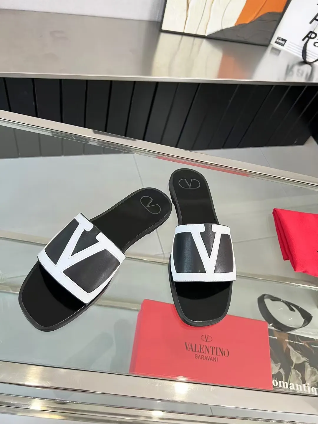 👟👟Ex-factory price 340👟👟 Valentino, 25 new spring and summer Valentino color-blocked flat flops, sizes 35-43